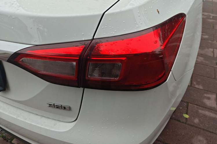 Used Roewe 360 2015 1.5L Automatic Luxury Edition
