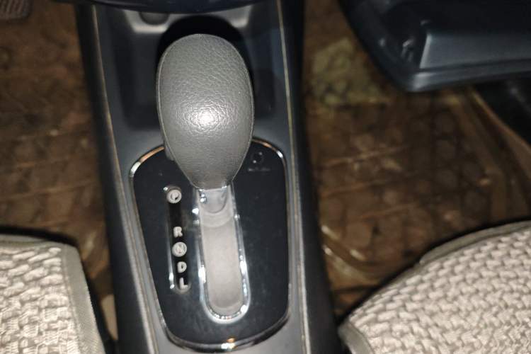 Used Nissan Tiida 2011 1.6L CVT Smart Version Gear Lever