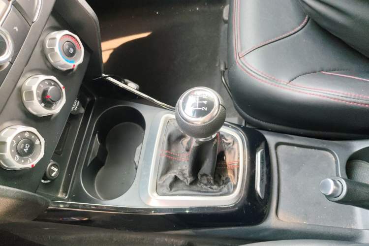 Used Brilliance V3 2016 1.5L Manual Elite Version Gear Lever