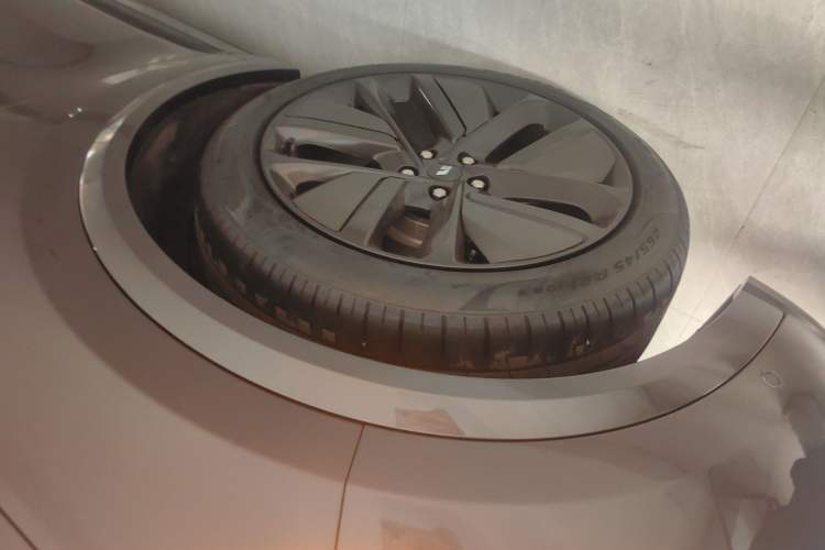 Used Li Auto L9 2022 Max model Left Front Wheel Hub