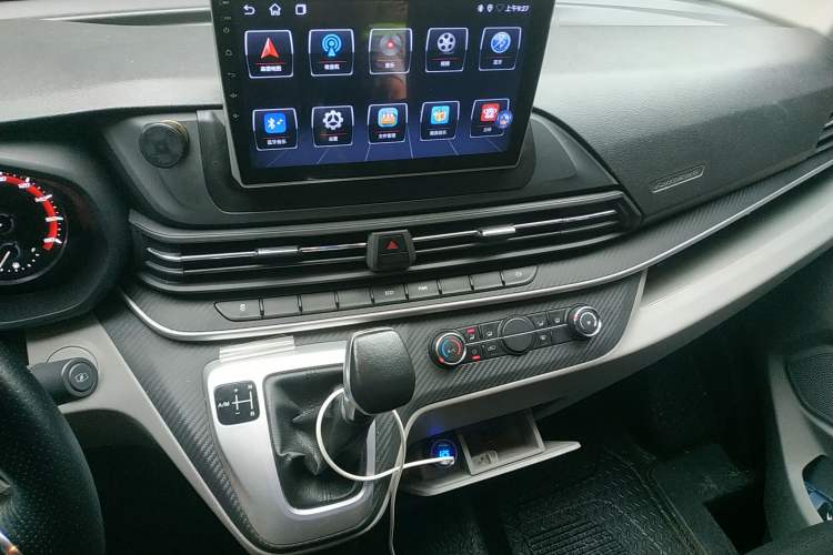 Used SAIC MAXUS Xintu V90 2022 2.0T AMT Yunjie Front-Wheel-Drive Long Wheelbase High-Roof Single-Tire Rear 7-Seater
