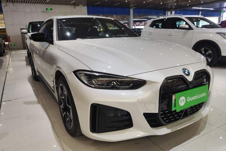 Used BMW i4 2022 eDrive40 Front Right 45 Deg