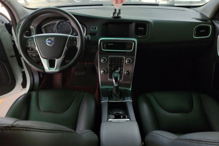 Used Volvo V60 2015 T5 Zhiyi Edition Center Console