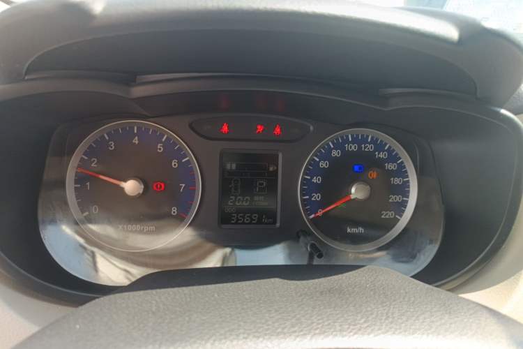 Used Venucia R50 2015 1.6L Automatic Fashion Edition