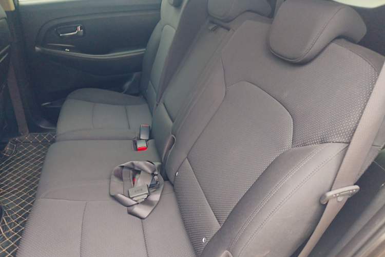 Used Kia Carens 2013 2.0L 7-Seater Automatic Standard Version China IV Standard
