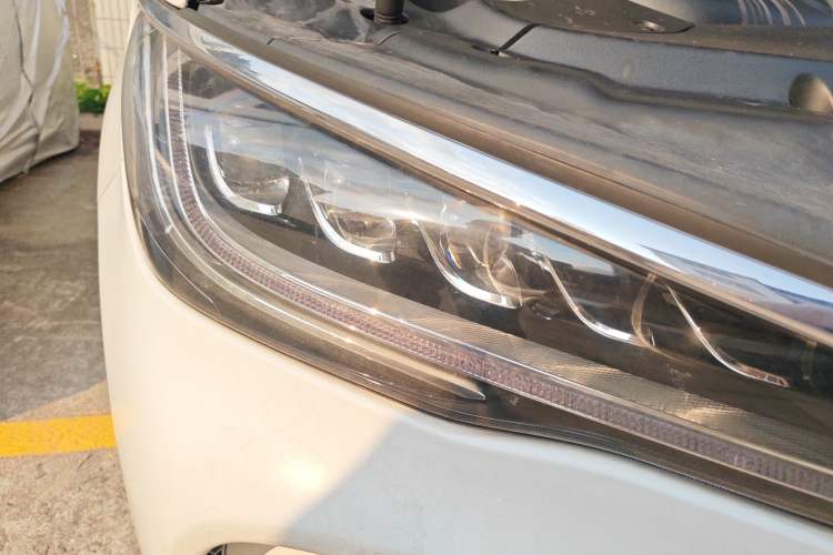 Used BYD Song MAX 2018 1.5T Automatic Smart Connect Luxury 6-Seater Right Front Headlight