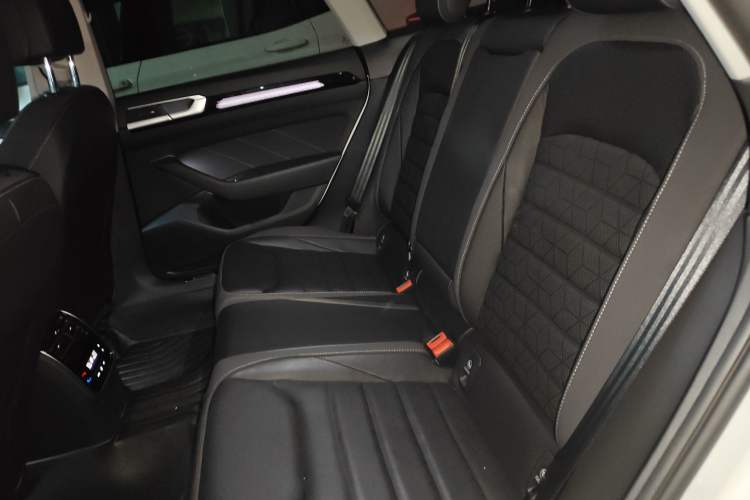 Used Volkswagen FAW-Volkswagen CC 2023 Hunting Vehicle 380TSI Hunter's Heart Edition
