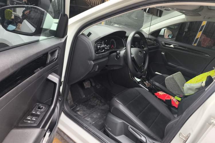 Used Volkswagen T-ROC 2018 280TSI DSG Two-Wheel Drive Comfort Version China VI Standard
