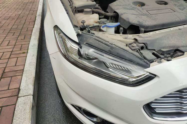 Used Ford Mondeo 2013 2.0L GTDi 200 Luxury Model Right Front Headlight