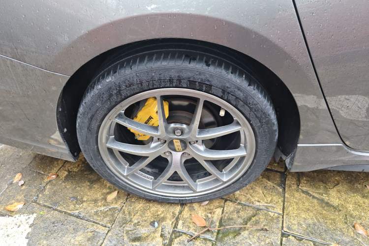 Used Lynk & Co 03 2021 2.0TD Automatic Trendy Champion Edition Right Rear Wheel Hub