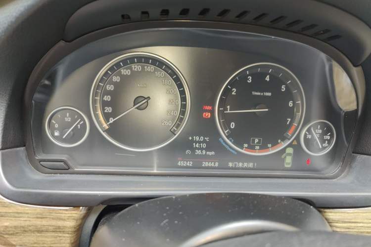 Used BMW 5 Series 2013 525Li Leading Model