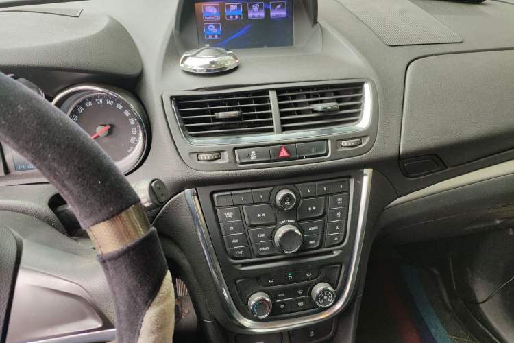 Used Buick Encore 2015 1.4T Automatic Two-Wheel Drive Urban Elite Version
