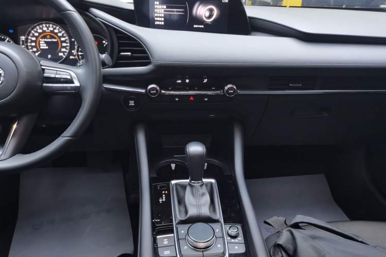 Used Mazda 3 Axela 2021 2.0L Automatic ZhiXuan Edition Audio And AC Panel