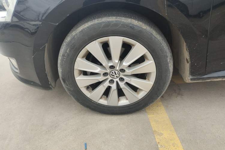 Used Volkswagen Lavida 2013 Restyled Classic 1.6L Manual Comfort Edition