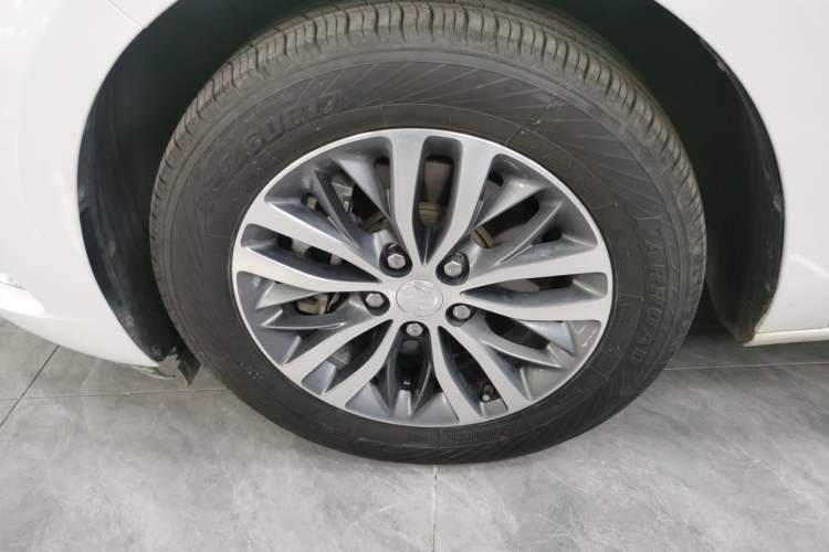 Used Buick GL8 2020 ES Land Cruiser 653T Comfort Edition Left Front Wheel Hub