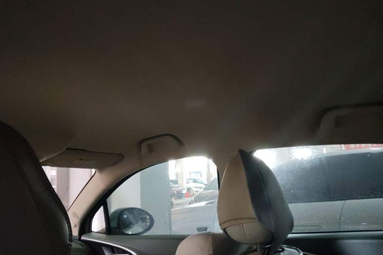 Used ORA Good Cat 2023 401 km Standard Range Luxury Version Lithium Iron Phosphate Headliner