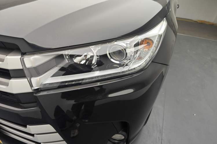 Used Toyota Highlander 2018 2.0T Two-Wheel Drive Elite Version 5 Seats China VI Standard