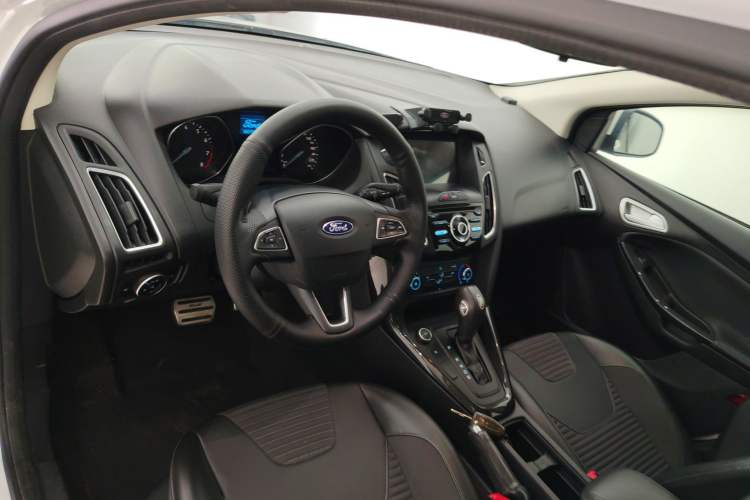 Used Ford Focus 2020 Hatchback Classic 1.5L Automatic Trendy Model Center Console