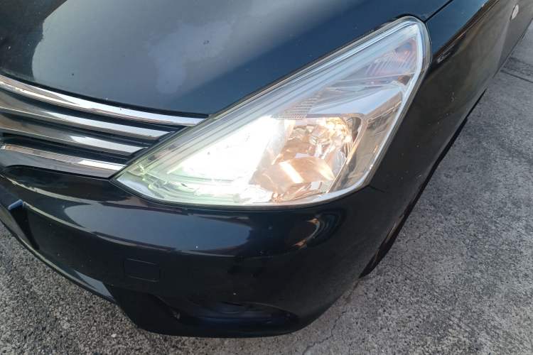 Used Nissan Livina 2013 1.6XE Manual Comfort Edition
