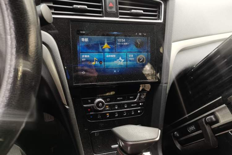 Used Venucia D60 2018 1.6L CVT Smart Connect Elite Edition Audio And AC Panel