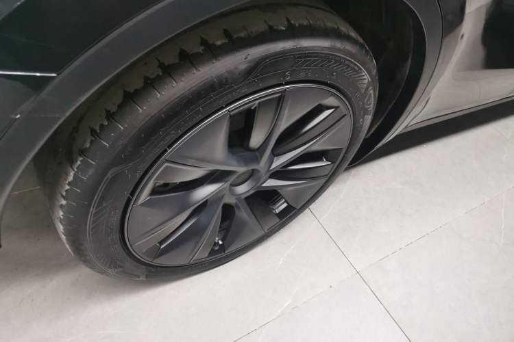 Used Tesla Model Y 2024 Rear-Wheel-Drive Version Right Rear Wheel Hub