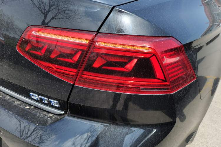 Used Volkswagen Magotan GTE Plug-in Hybrid 2020 GTE Luxury Model Right Rear Taillight