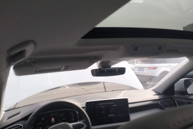 Used Volkswagen Tayron 2023 280TSI Two-Wheel-Drive Luxury Plus Advanced Version Headliner