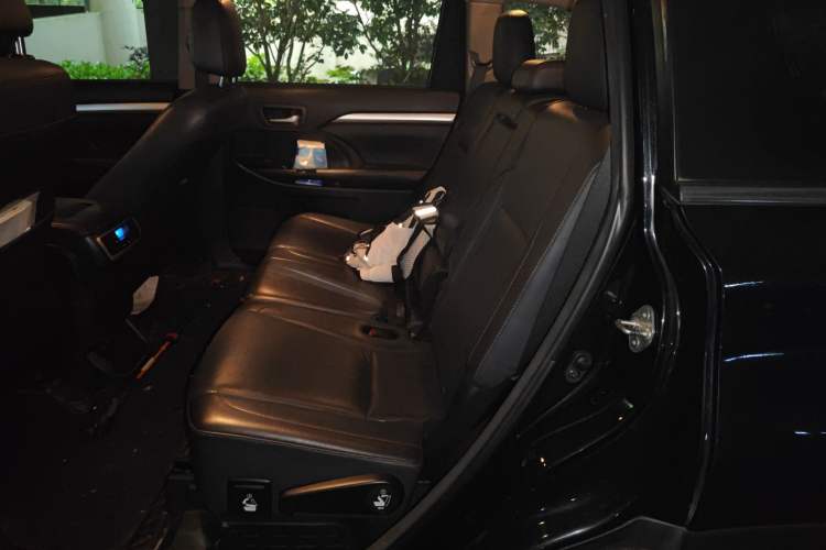 Used Toyota Highlander 2018 2.0T Four-Wheel Drive Luxury Edition 7 Seats China V Emission Standard
