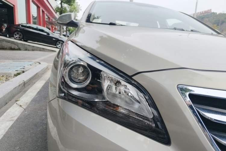 Used Hyundai Mistra 2014 1.8L Automatic Smart GLS Right Front Headlight