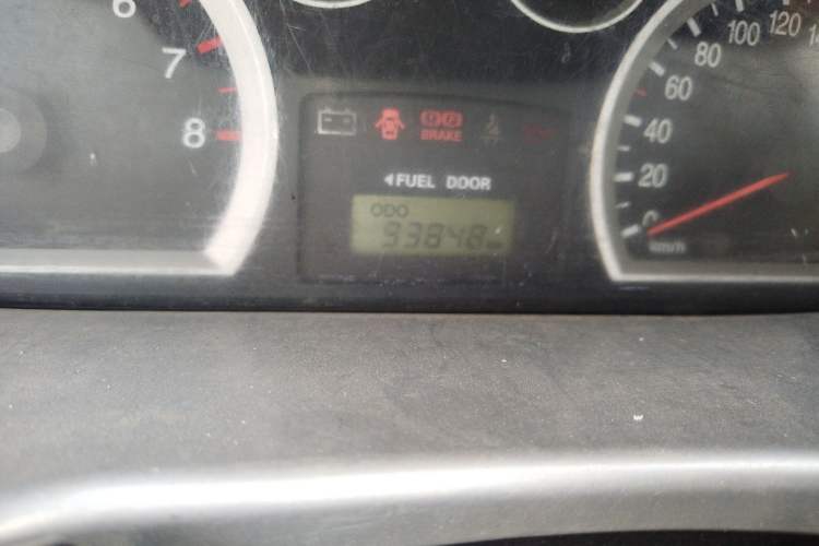 Used Huatai Santa Fe Classic 2012 2.0L Gasoline Manual Two-Wheel Drive Navigation Edition Odometer Close Up