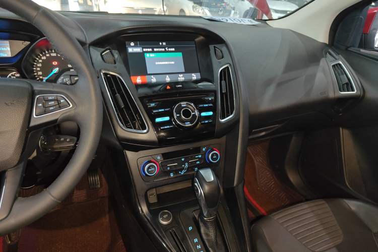 Used Ford Focus 2017 Hatchback 1.6L Automatic Fashion Edition Smart Drive Version Audio And AC Panel