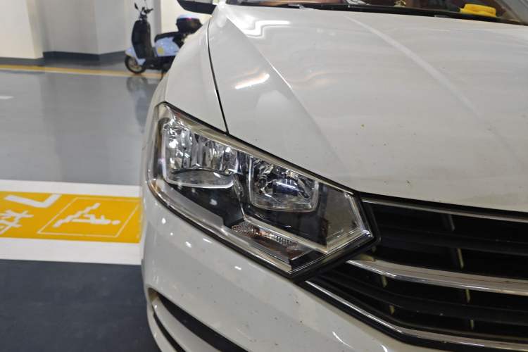 Used Volkswagen Bora 2018 1.5L Manual Fashion Model Right Front Headlight