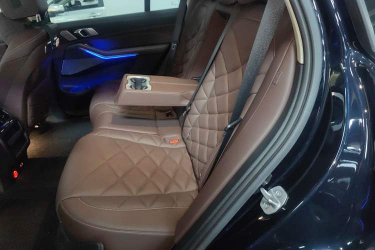 Used BMW X5 2023 xDrive 30Li Luxury M Sport Package
