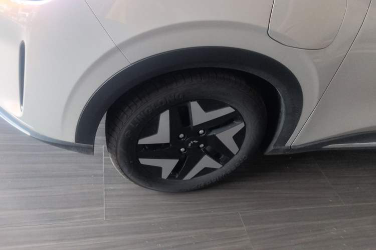 Used Wuling Bingo S 2025 Model 430km Flagship Edition Left Front Wheel Hub