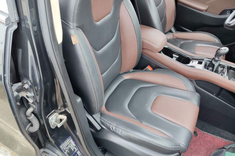 Used Dongfeng Fengon 580 2016 1.5T Manual Luxury Edition
