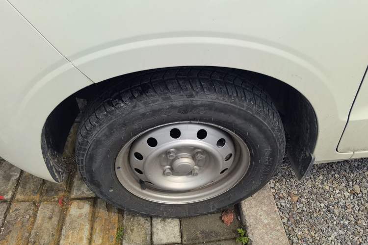 Used Wuling Hongguang V 2022 1.5L Jingqu Version Hydraulic Power Steering LAR Left Front Wheel Hub