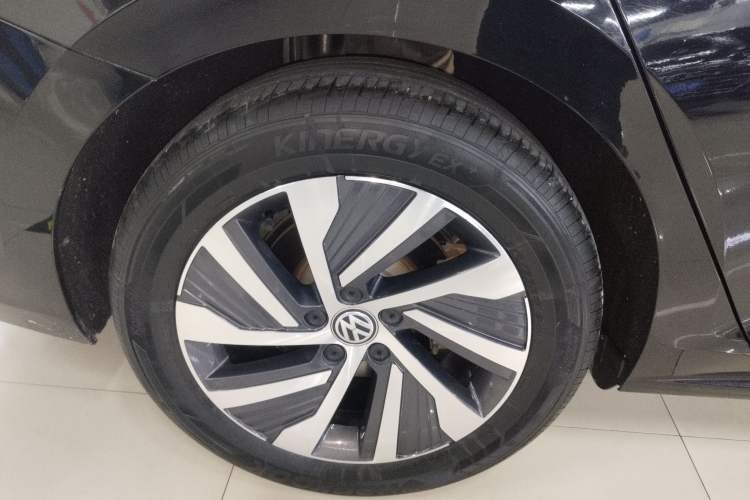 Used Volkswagen Passat New Energy 2020 430 PHEV Hybrid Luxury Edition China VI Standard Right Rear Wheel Hub