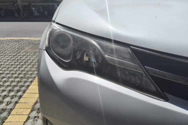 Used Toyota RAV4 2015 2.0L CVT Two-Wheel Drive Fashion Edition Right Front Headlight