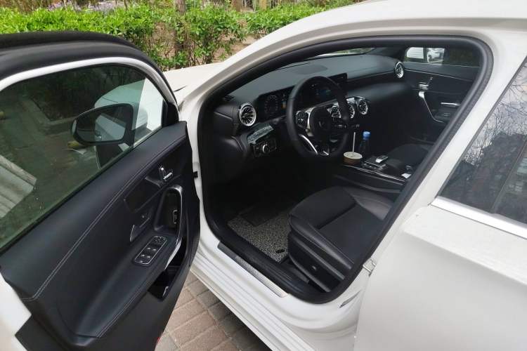 Used Mercedes-Benz A-Class 2022 Revised Version A 200 L Sport Sedan Fashionable Style Driver Seat