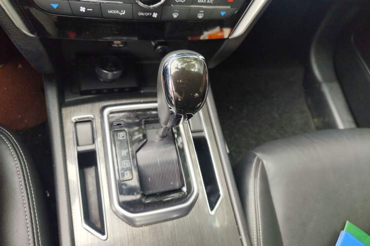 Used Venucia T90 2017 2.0L CVT Smart Edition Gear Lever