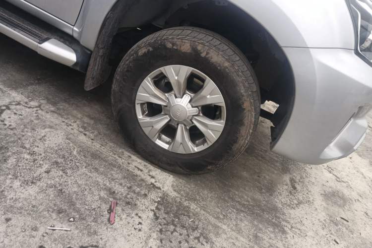 Used Isuzu D-MAX 2023 2.5T Manual 4x4 Diesel Flagship Long Wheelbase Exterior 7