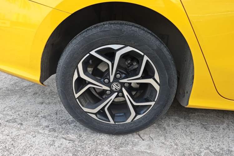 Used MG 5 2021 180 DVVT CVT Youth Luxury Edition
