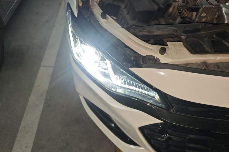 Used Chevrolet Monza 2019 RS 330T Automatic Comfort Edition China VI Standard Right Front Headlight