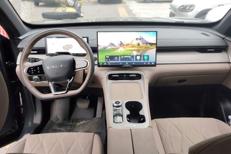 Used Chery Tiggo 8 PLUS 2025 290TGDI DCT Prestige 5-Seater Center Console