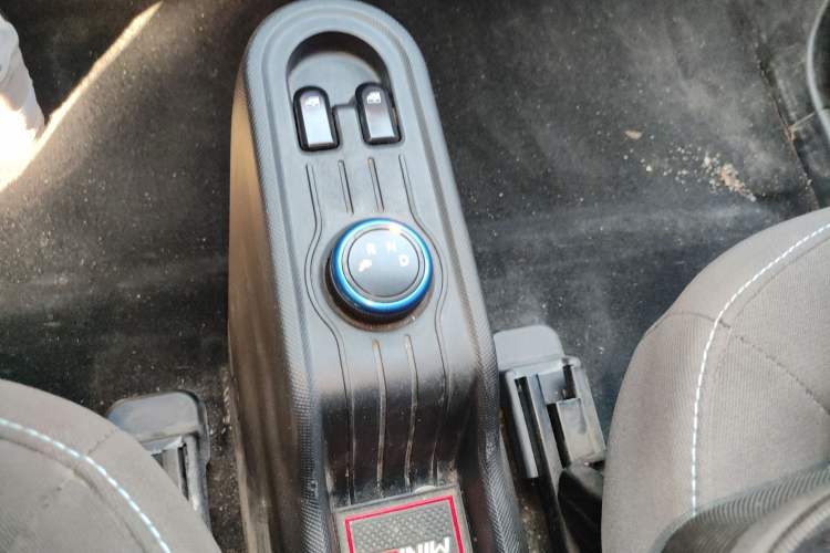Used Wuling Hongguang MINIEV 2020 Enjoy Edition Lithium-Ion Battery Gear Lever