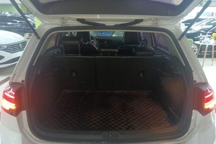 Used Volkswagen Golf 2018 230TSI Automatic Luxury Version Trunk