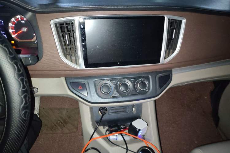 Used FORTHING Lingzhi 2019 Facelifted M5L 1.6L 7-Seater Base Model China VI Standard Audio And AC Panel