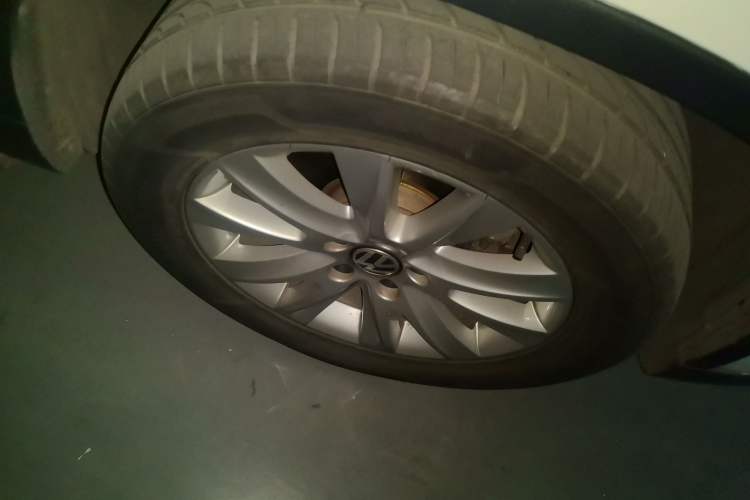 Used Volkswagen Tiguan 2010 2.0 TSI Automatic All-Wheel Drive Flagship Edition Right Front Wheel Hub