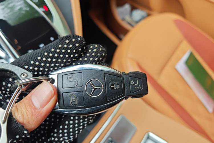 Used Mercedes-Benz V-Class  Vehicle Key