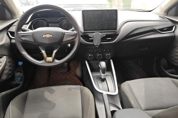 Used Chevrolet Cavalier 2021 325T Automatic Enjoyment Edition Center Console